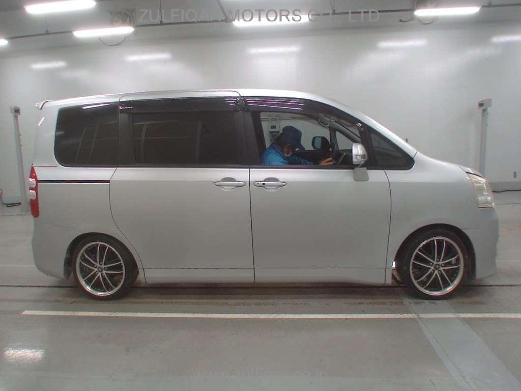 TOYOTA NOAH 2010 Image 3