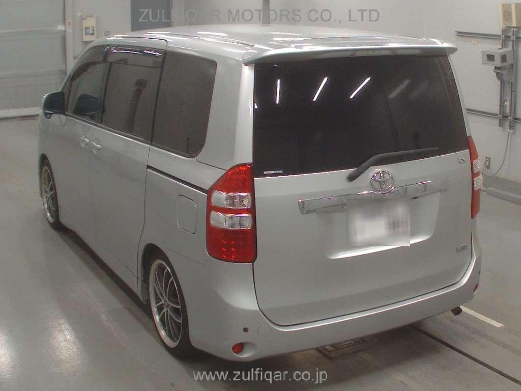 TOYOTA NOAH 2010 Image 6