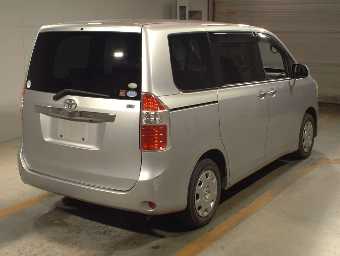 TOYOTA NOAH 2009 Image 2