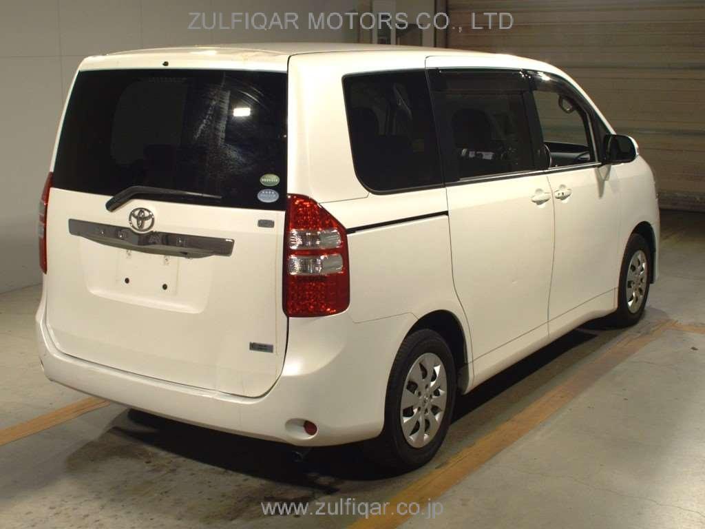 TOYOTA NOAH 2013 Image 2