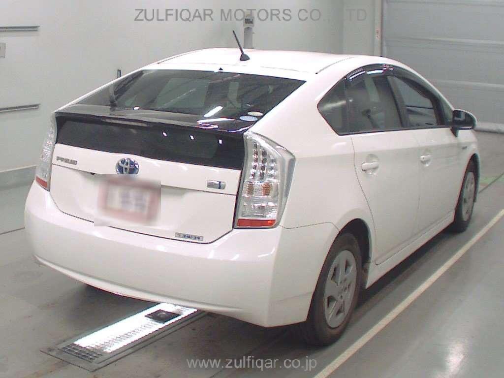TOYOTA PRIUS 2011 Image 2