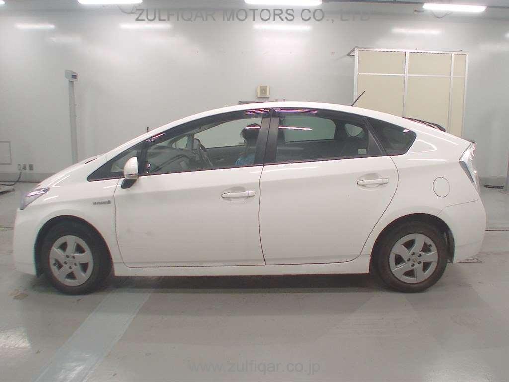 TOYOTA PRIUS 2011 Image 4