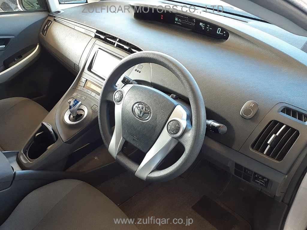 TOYOTA PRIUS 2011 Image 7