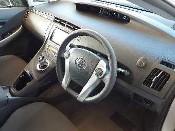 TOYOTA PRIUS 2011 Image 7