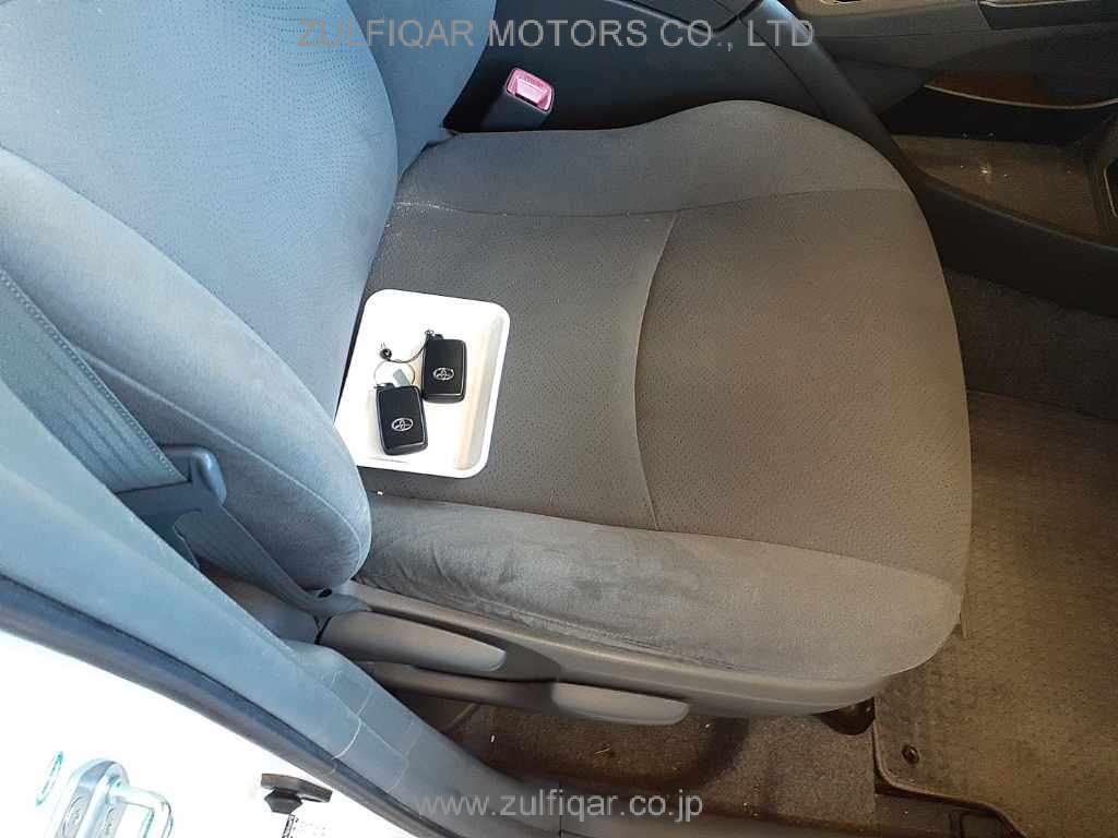 TOYOTA PRIUS 2011 Image 8