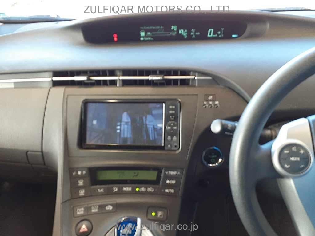 TOYOTA PRIUS 2011 Image 9