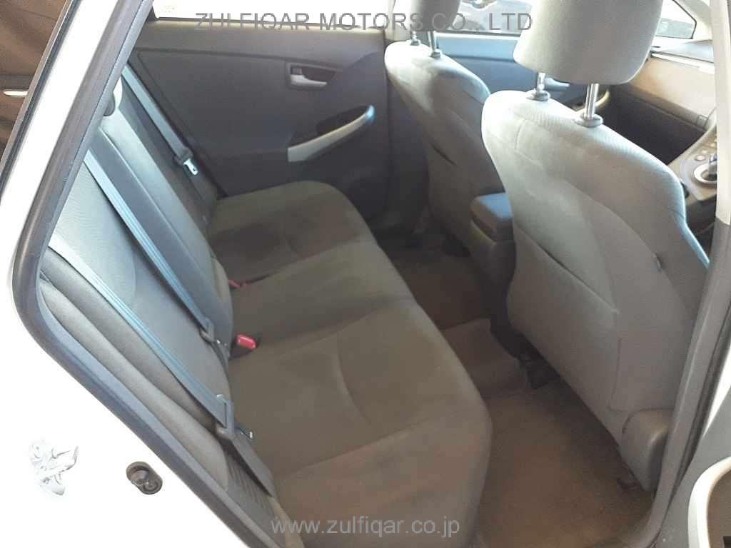 TOYOTA PRIUS 2011 Image 10