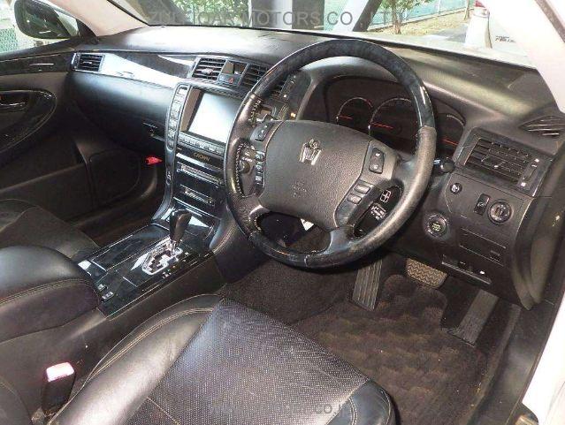 TOYOTA CROWN 2005 Image 3