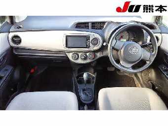 TOYOTA VITZ 2012 Image 3