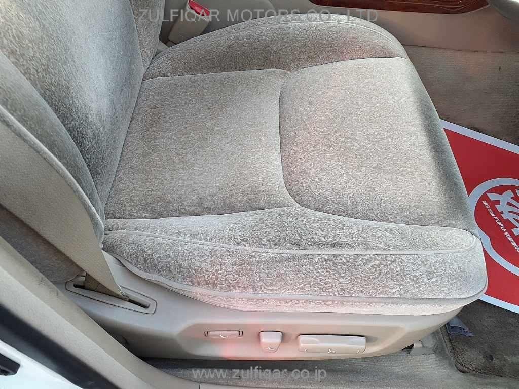 TOYOTA CROWN 2002 Image 8