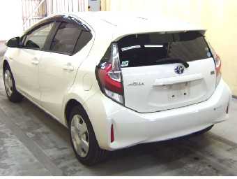 TOYOTA AQUA 2017 Image 2
