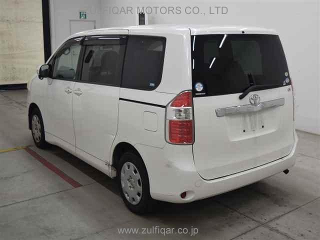 TOYOTA NOAH 2007 Image 2