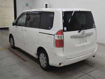 TOYOTA NOAH 2007 Image 2