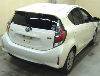 TOYOTA AQUA 2017 Image 2