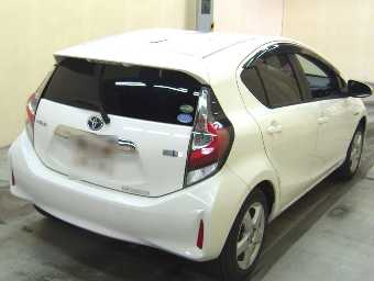 TOYOTA AQUA 2017 Image 2