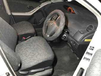 TOYOTA VITZ 2010 Image 3