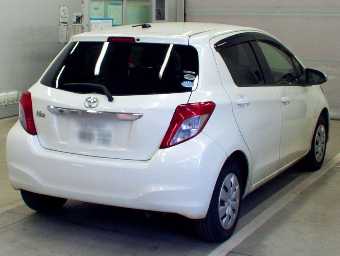 TOYOTA VITZ 2011 Image 2