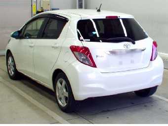 TOYOTA VITZ 2013 Image 2