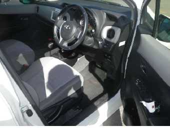TOYOTA VITZ 2013 Image 3