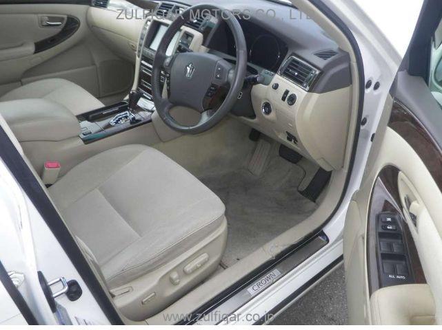 TOYOTA CROWN 2006 Image 3