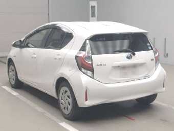 TOYOTA AQUA 2017 Image 2