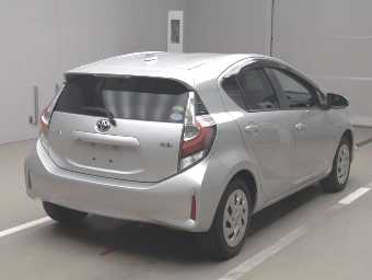 TOYOTA AQUA 2017 Image 2