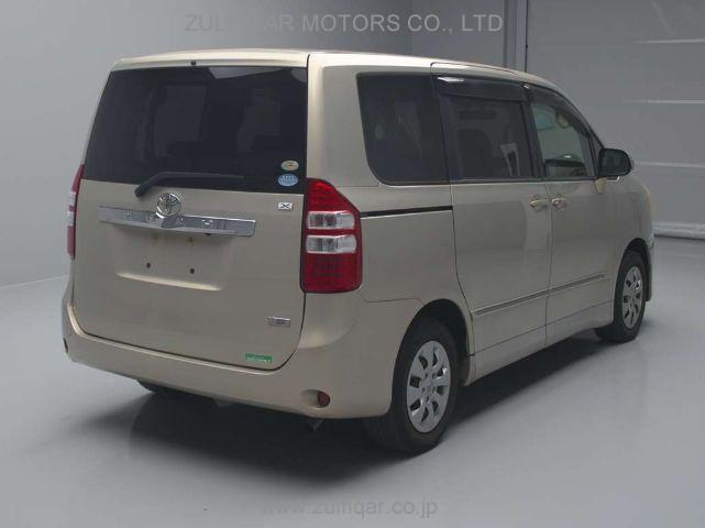 TOYOTA NOAH 2010 Image 2
