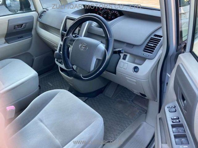 TOYOTA NOAH 2010 Image 3