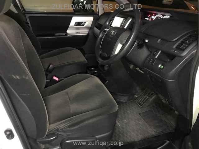 TOYOTA NOAH 2011 Image 3