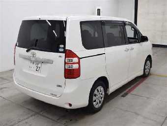TOYOTA NOAH 2011 Image 5