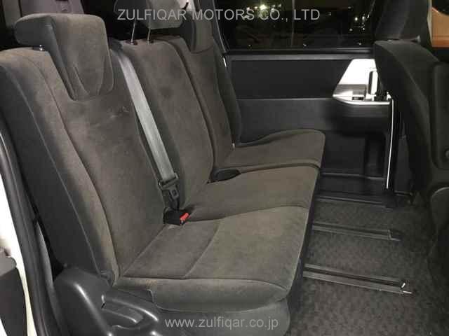 TOYOTA NOAH 2011 Image 6