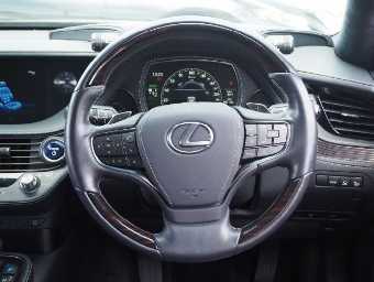 LEXUS LS 2018 Image 32