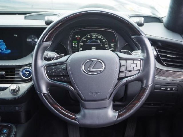 LEXUS LS 2018 Image 38