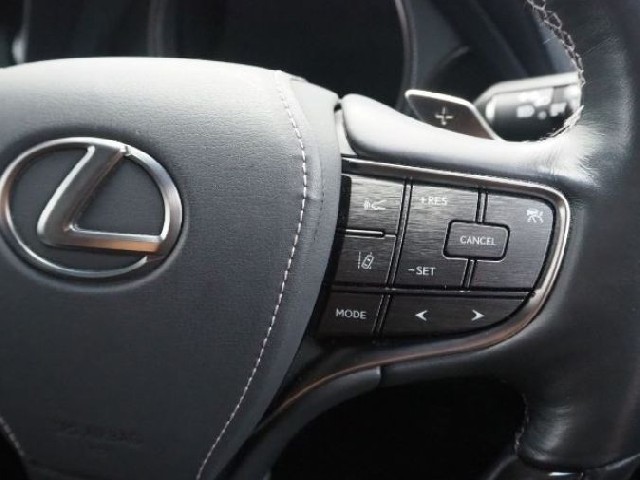 LEXUS LS 2018 Image 39