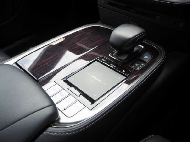 LEXUS LS 2018 Image 53