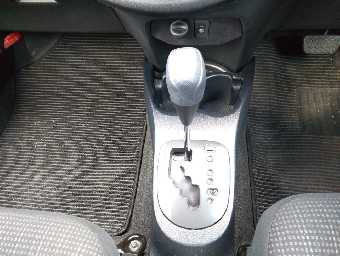 TOYOTA VITZ 2019 Image 9