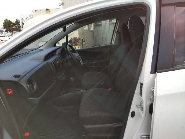 TOYOTA VITZ 2019 Image 21