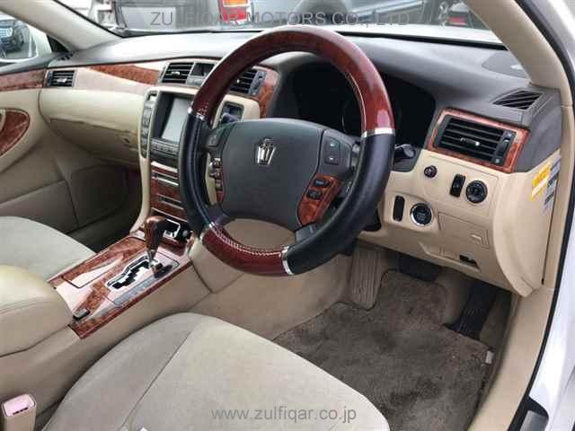 TOYOTA CROWN 2005 Image 3