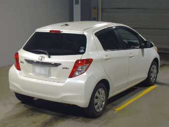 TOYOTA VITZ 2011 Image 2