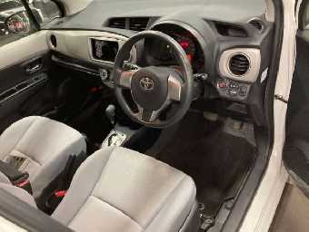 TOYOTA VITZ 2011 Image 3