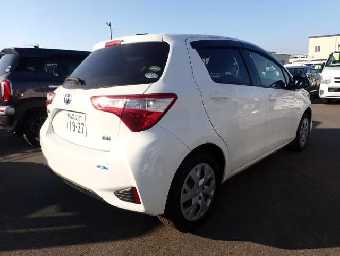 TOYOTA VITZ 2017 Image 2