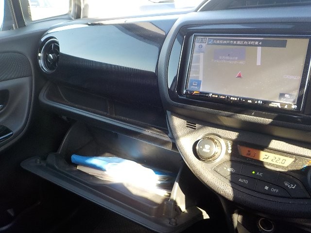 TOYOTA VITZ 2017 Image 20