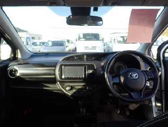 TOYOTA VITZ 2017 Image 3