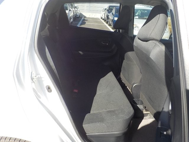 TOYOTA VITZ 2017 Image 22