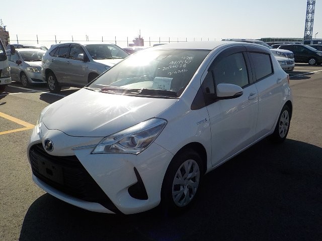 TOYOTA VITZ 2017 Image 24