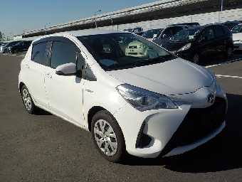 TOYOTA VITZ 2017 Image 18