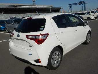 TOYOTA VITZ 2017 Image 19
