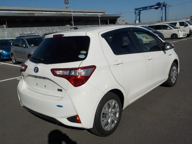 TOYOTA VITZ 2017 Image 26