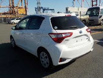 TOYOTA VITZ 2017 Image 20