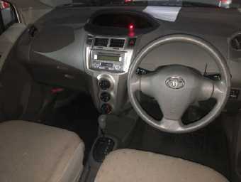 TOYOTA VITZ 2008 Image 3